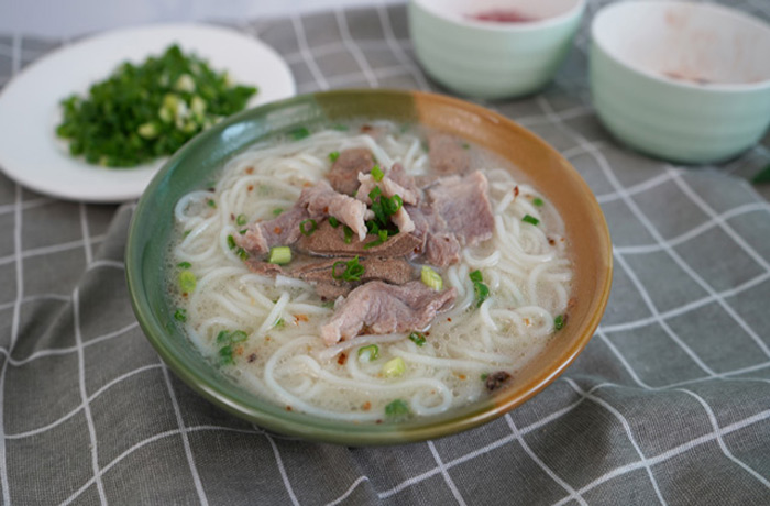 波莲镇原味汤粉王培训